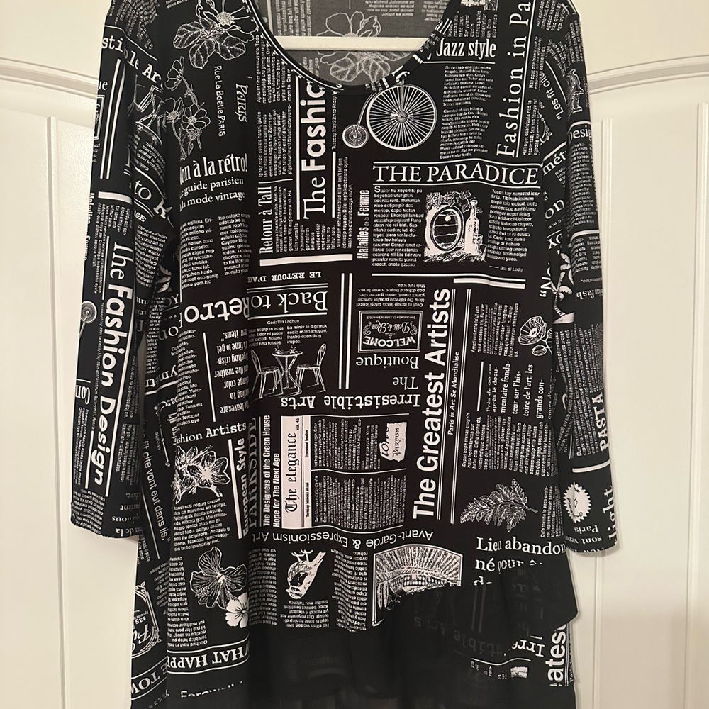 Black and White Graphic Print Women's Top